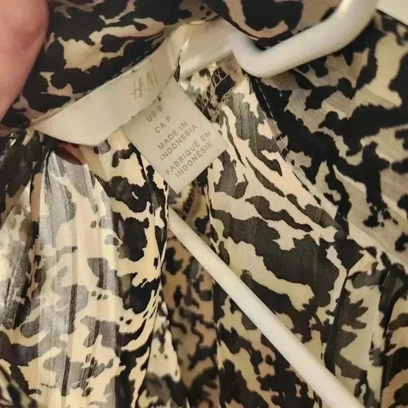 H&M Size S Animal Print Blouse Long Sleeve Button Neck Womens Black White #P258 - Picture 3 of 7